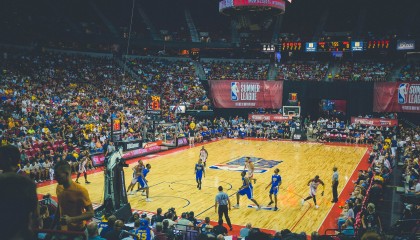 ayx-_足球飞行模拟：未来足球场的新探索_，足球模拟比赛